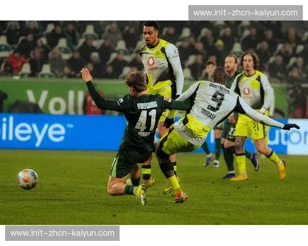 沃尔夫斯堡主场1-2惜败多特蒙德，库列拉基斯破门难救主