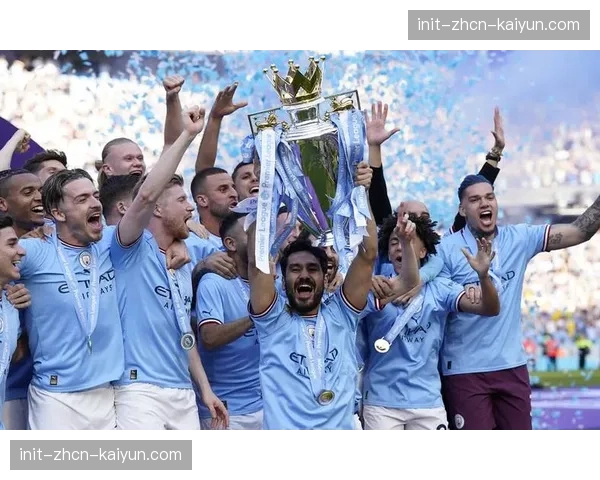 战术镜头语言：解析纽卡斯尔联在比分落后时，如何将4-3-3瞬间切换为2-3-5强攻阵型